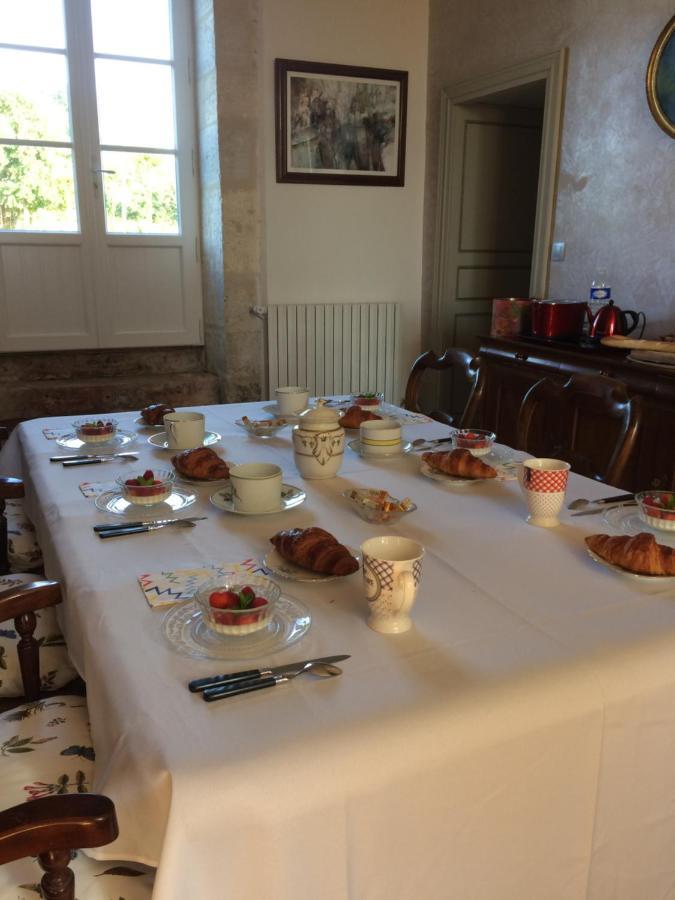 Le Logis Du Plessis Bed and Breakfast Chaniers Eksteriør billede