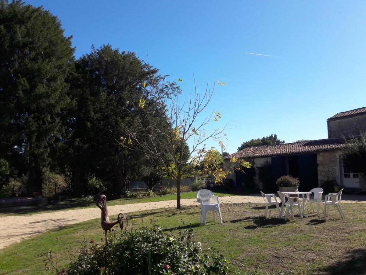Le Logis Du Plessis Bed and Breakfast Chaniers Eksteriør billede