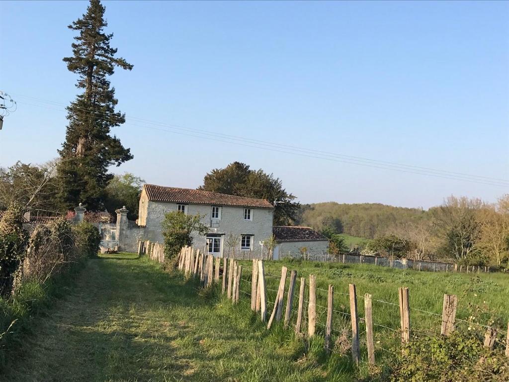 Le Logis Du Plessis Bed and Breakfast Chaniers Eksteriør billede