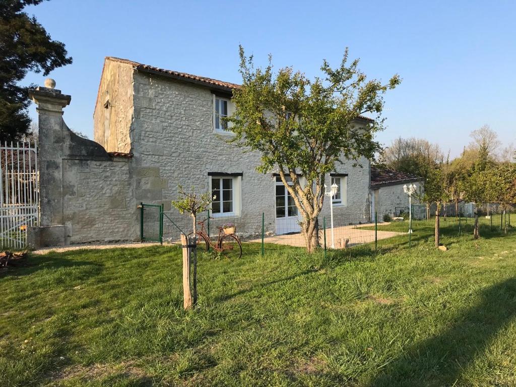 Le Logis Du Plessis Bed and Breakfast Chaniers Eksteriør billede